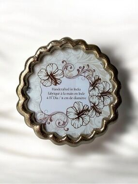 Handcrafted Gold Scalloped round Decorative picture frame